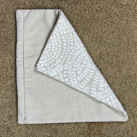 Pottery Barn Cotton Blend Woven Textured Pillow Cover Ivory Taupe 20 x 20 Mosaic - Picture 2 of 9